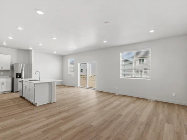 904 E Eden St, Eagle Mountain, UT 84005