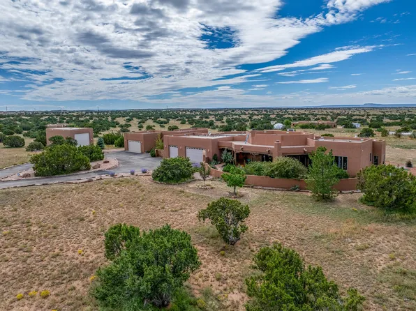 68 Avenida Las Nubes, Santa Fe, NM 87508