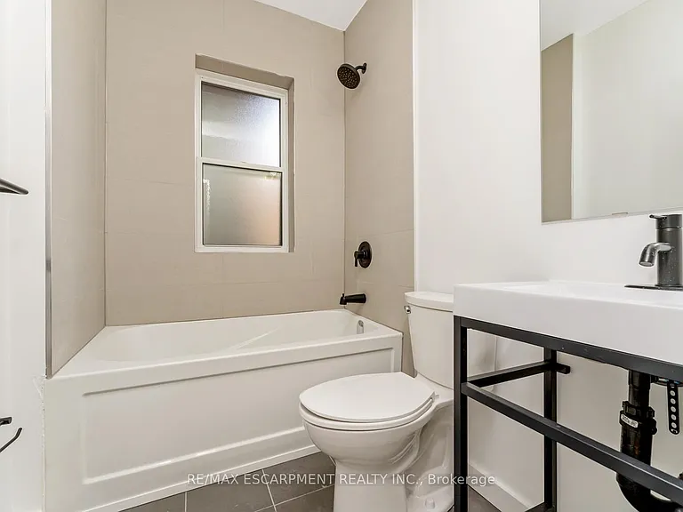 127 Victoria Ave S #8 — Photo 7