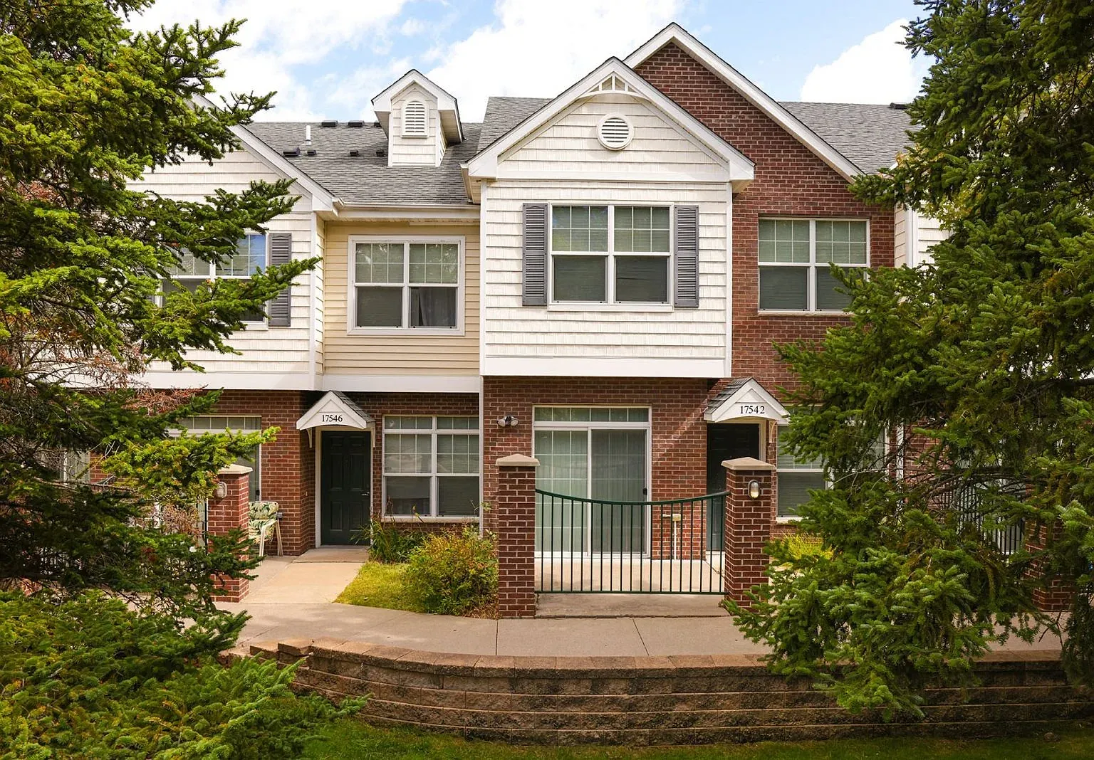 Maple Ridge Townhomes — Photo 2