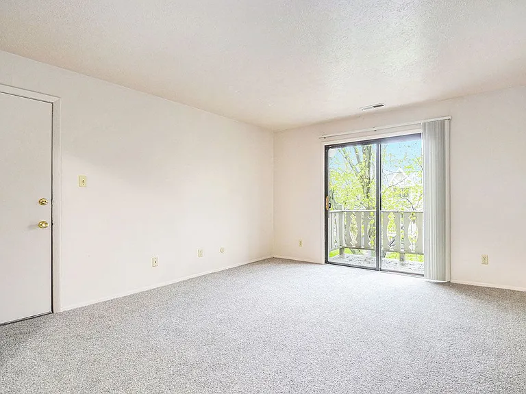 Hickory Village Apartments — Photo 6