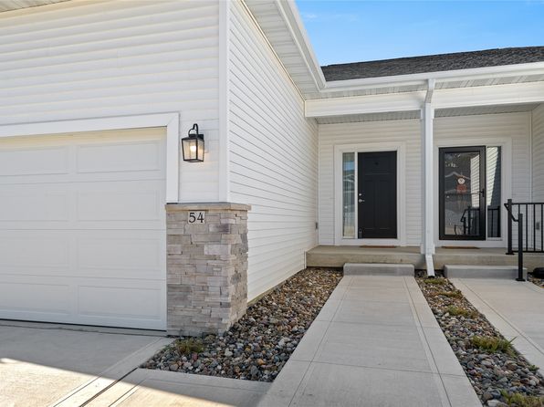 54 Keeneland Ct, Pleasant Hill, IA 50327