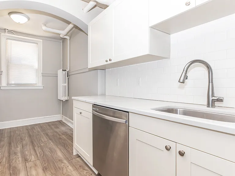 Raymond Apartments — Photo 14