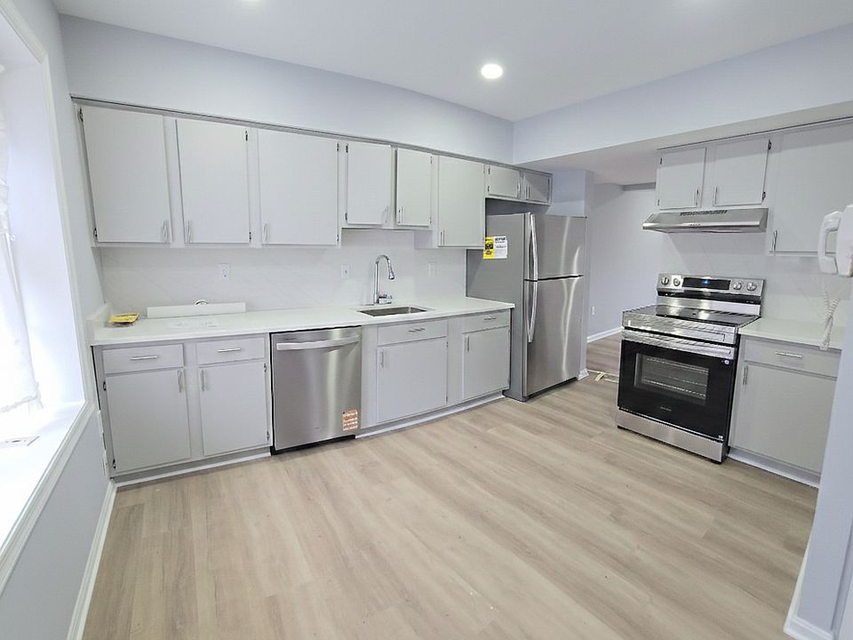 1st image of 4904 Van Walbeek Pl #4