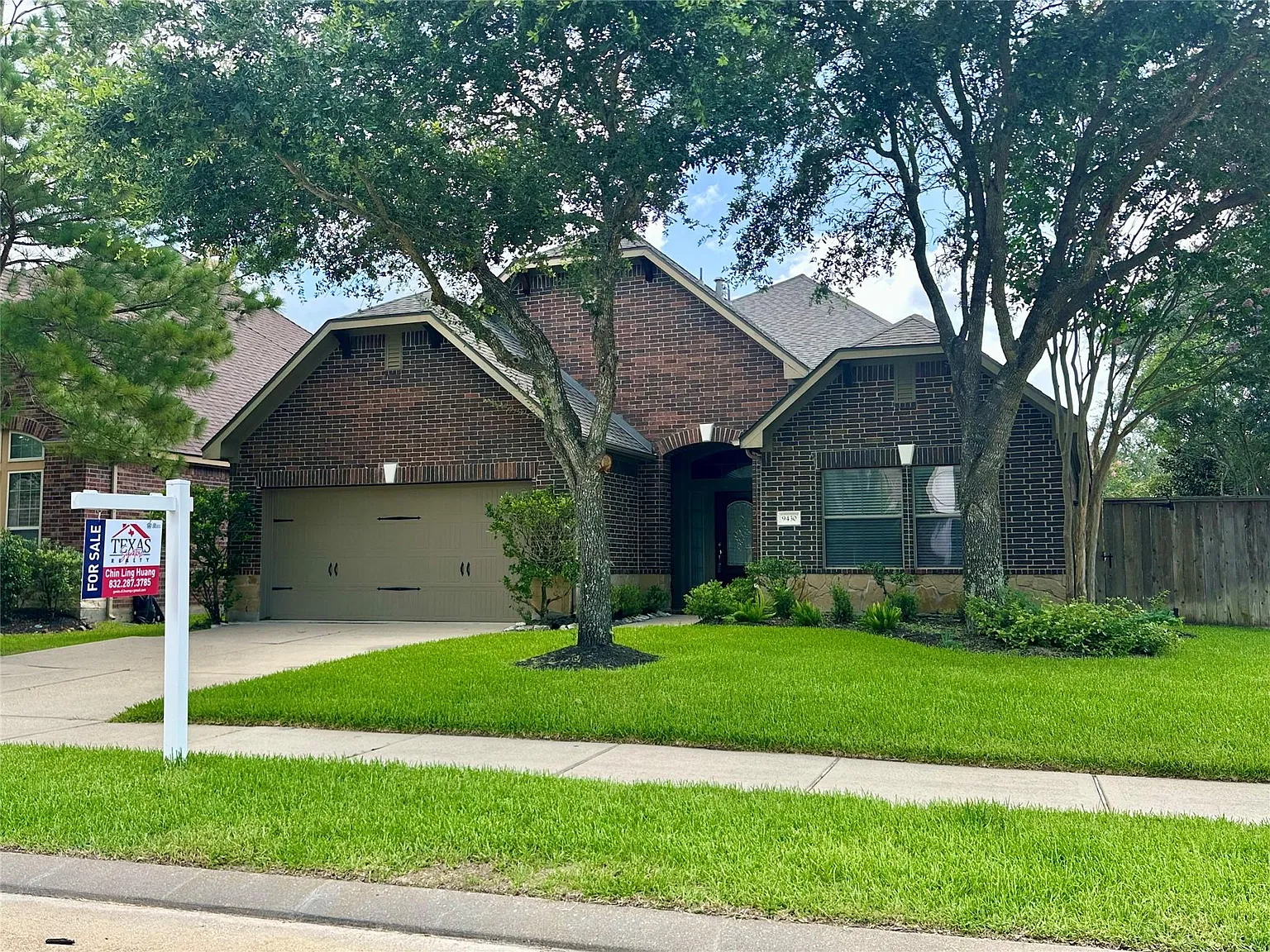 3 bed, 3.0 bath, 3045 sqft, $2,900 — Photo 3