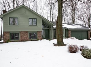 300 Willowood Dr, Rochester, NY 14612