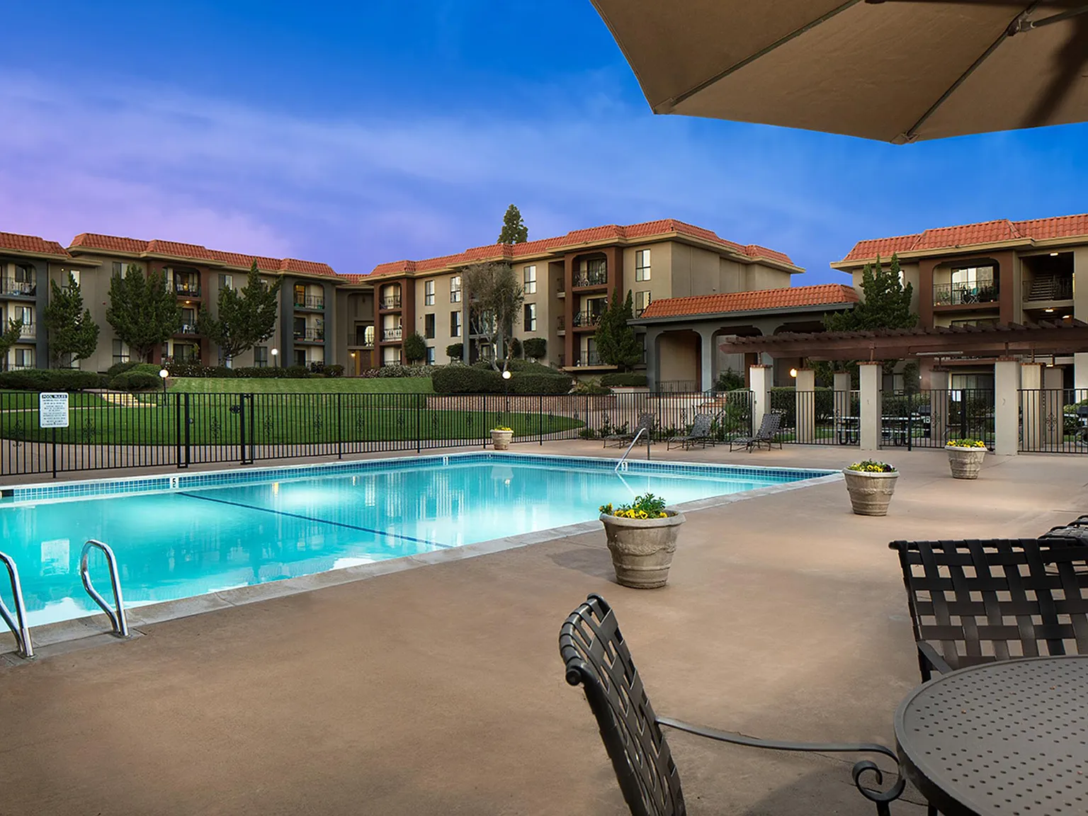 Prado Apartments — Photo 1