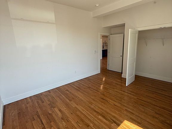 4th image of 2033 W Broad St #202
