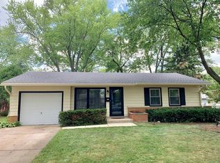 569 Sussex Ct, Elk Grove Village, IL 60007