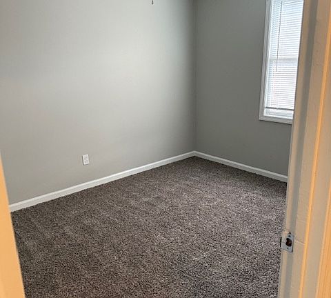 5th image of 213 Churchill Dr APT 6