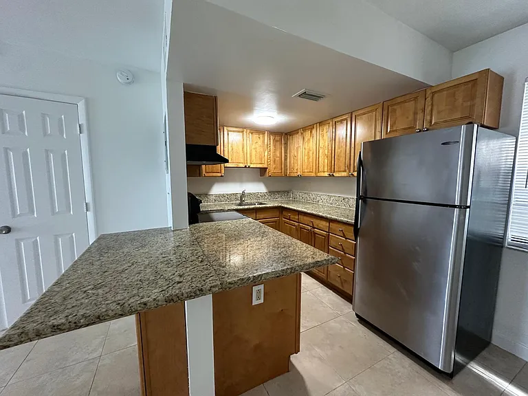 2705 NE 9th Ave — Photo 6