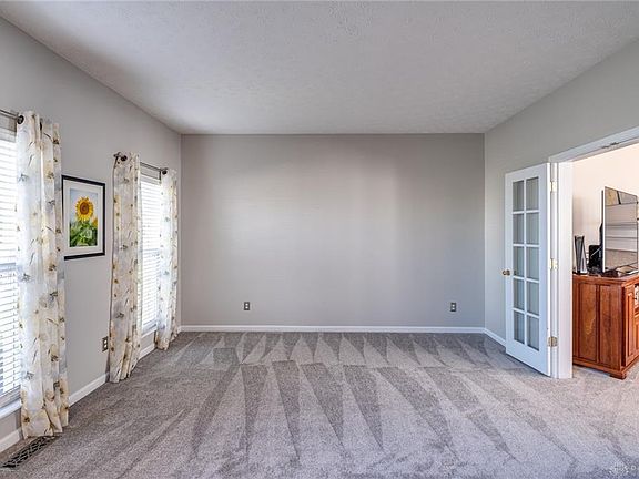 4th image of 2395 Hillsdale Dr
