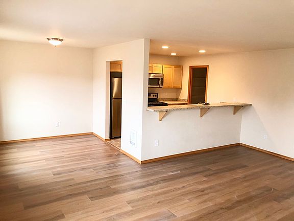 3rd image of 394 NE Inspiration St