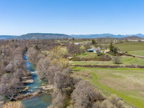895 Nick Young Rd, Eagle Point, OR 97524