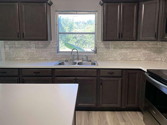 5th image of 324 SE Golf Club Ave