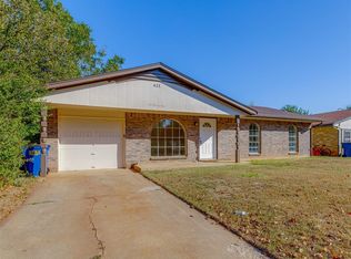 421 E Hillcrest Ln, Mustang, OK 73064