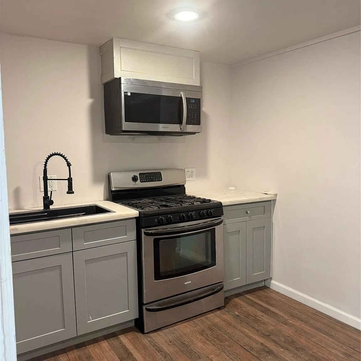 412 Winona Dr — Photo 3