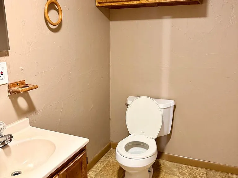 102 E Middle St — Photo 6