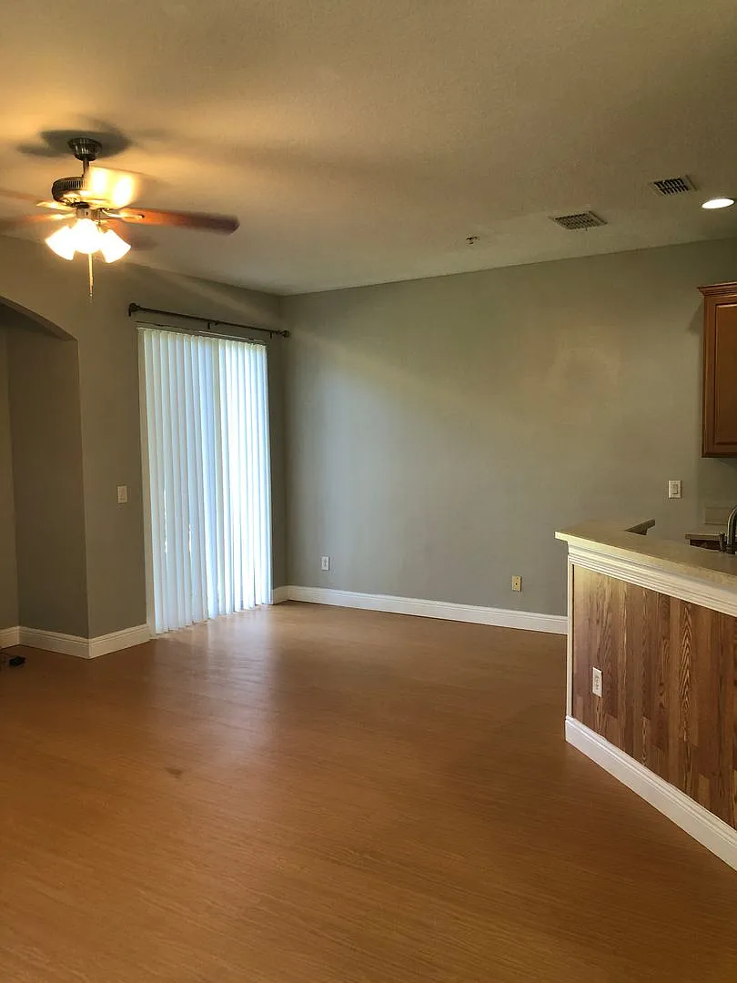 Beautiful end unit townhouse with 3 bdrms, 2-1/2 baths and 2 car garage! — Photo 3