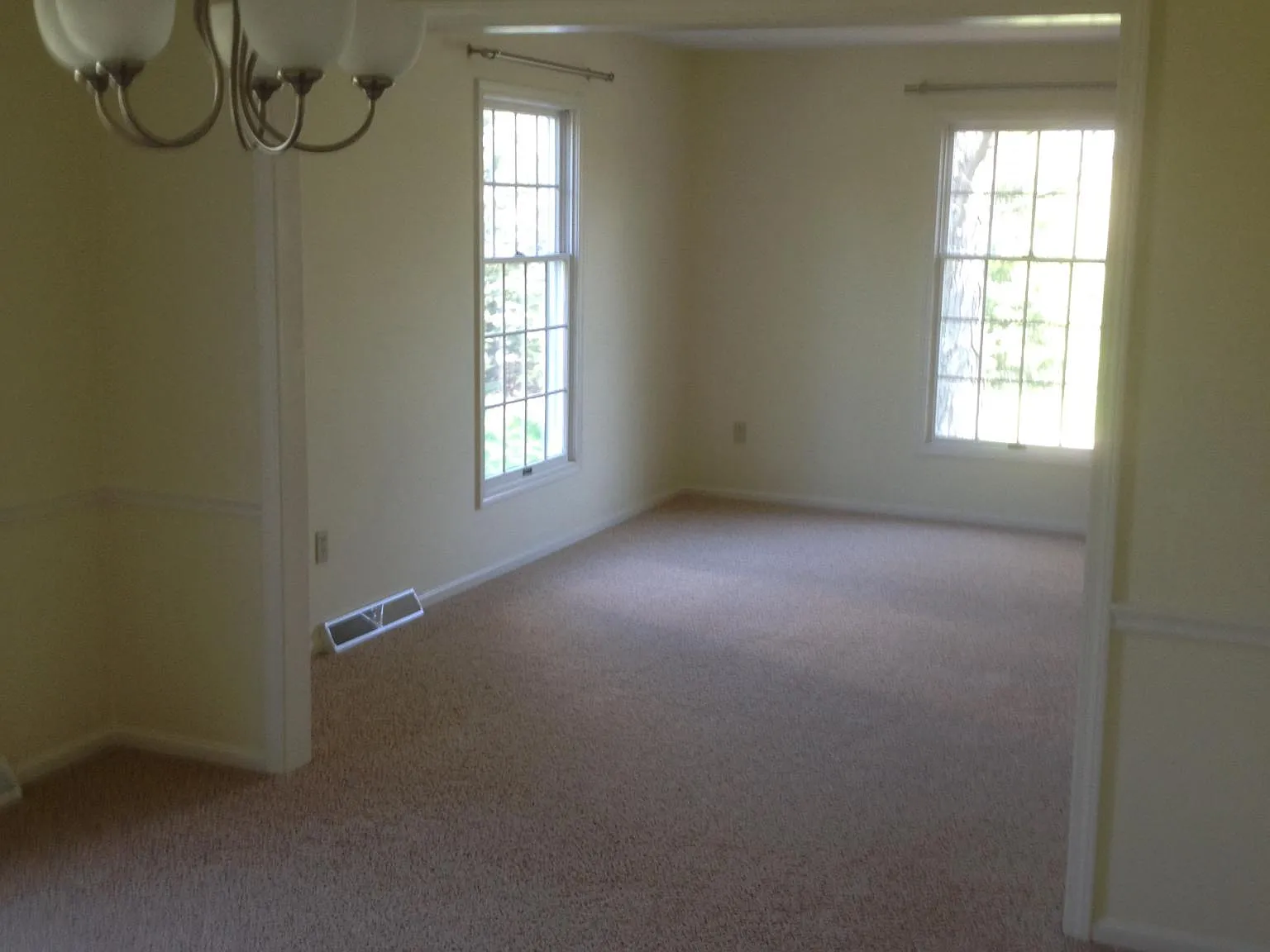 3 bed, 1.5 bath, 1530 sqft, $3,050 — Photo 3