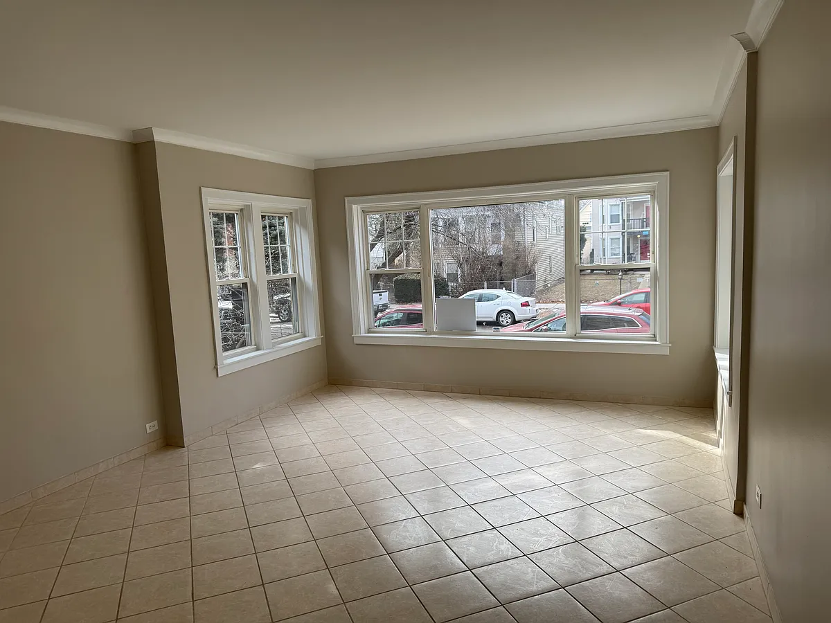 Living Room - 4221 N Saint Louis Ave #1