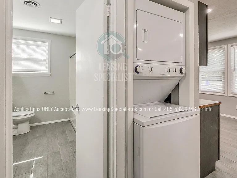 1025 Parsons St — Photo 22
