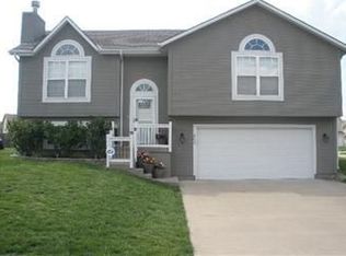 404 Secretariat St, Raymore, MO 64083
