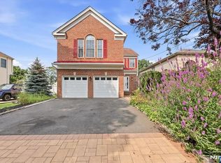 2-26 Grunauer Pl, Fair Lawn, NJ 07410