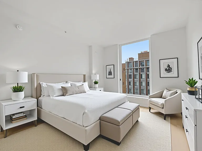 225 W 28th St #17D — Photo 7