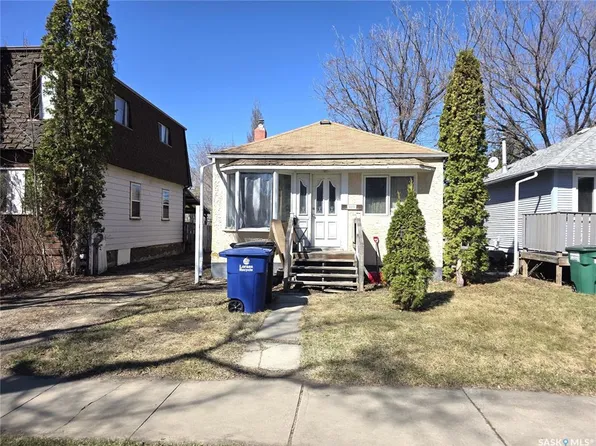 829 I AVENUE N, Saskatoon, SK S7L 2H2