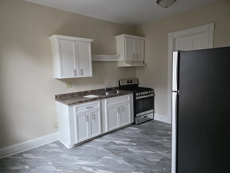 525 Dunbar Ave #8 — Photo 14