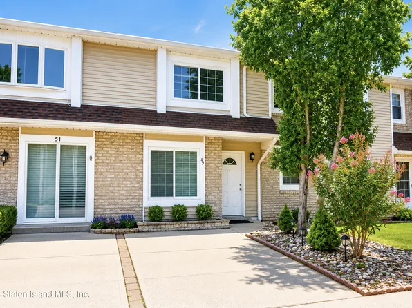 49 Francesca Ln, Staten Island, NY 10303