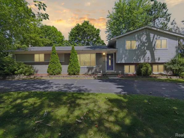 4304 Woodcock Way, Highland, MI 48357