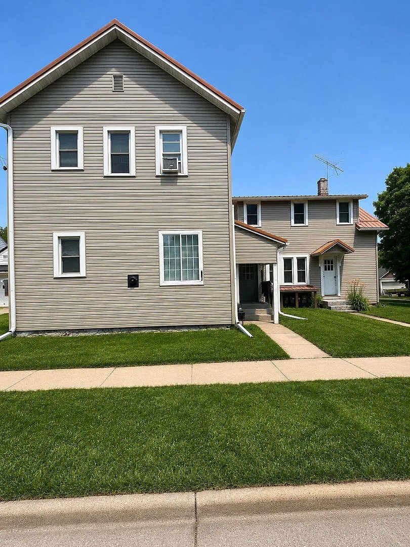 710 N Main St — Photo 1