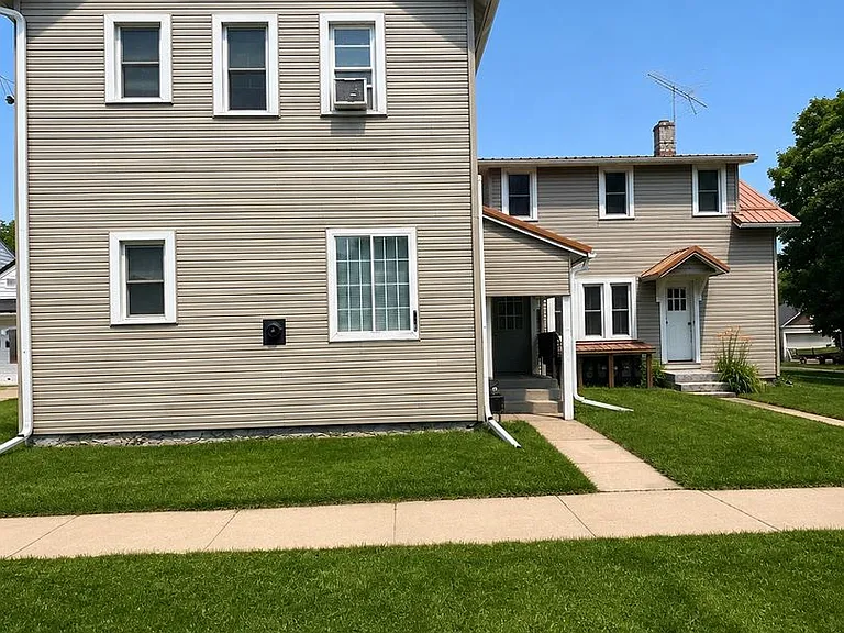 710 N Main St — Photo 1