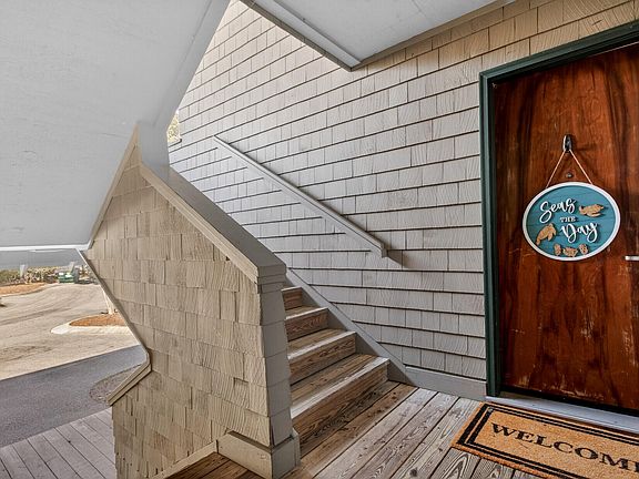 3rd image of 4763 Tennis Club Ln