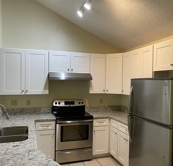 3027 Yorktown Cir — Photo 6