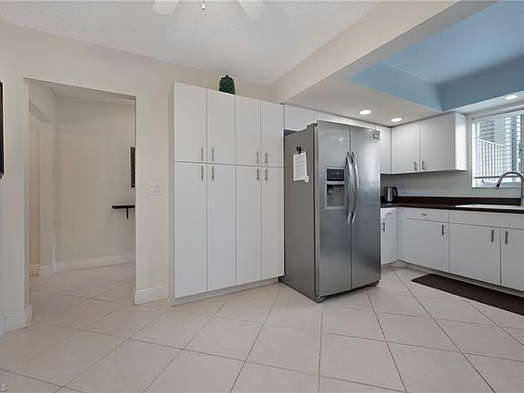5th image of 215 Cypress WAY E #C4