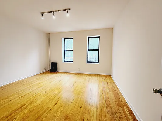 Rented by R New York | media 14