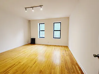 Rented by R New York