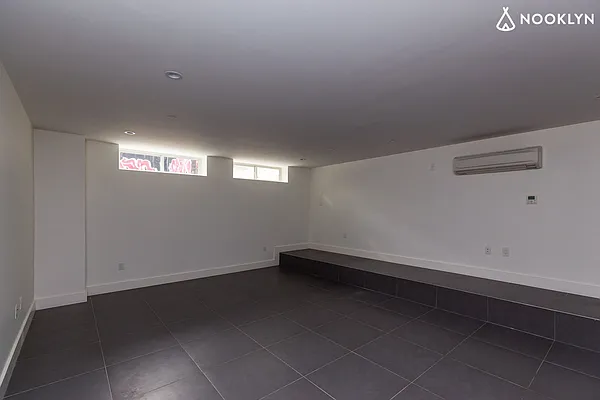 Rented by Nooklyn NYC LLC | media 118