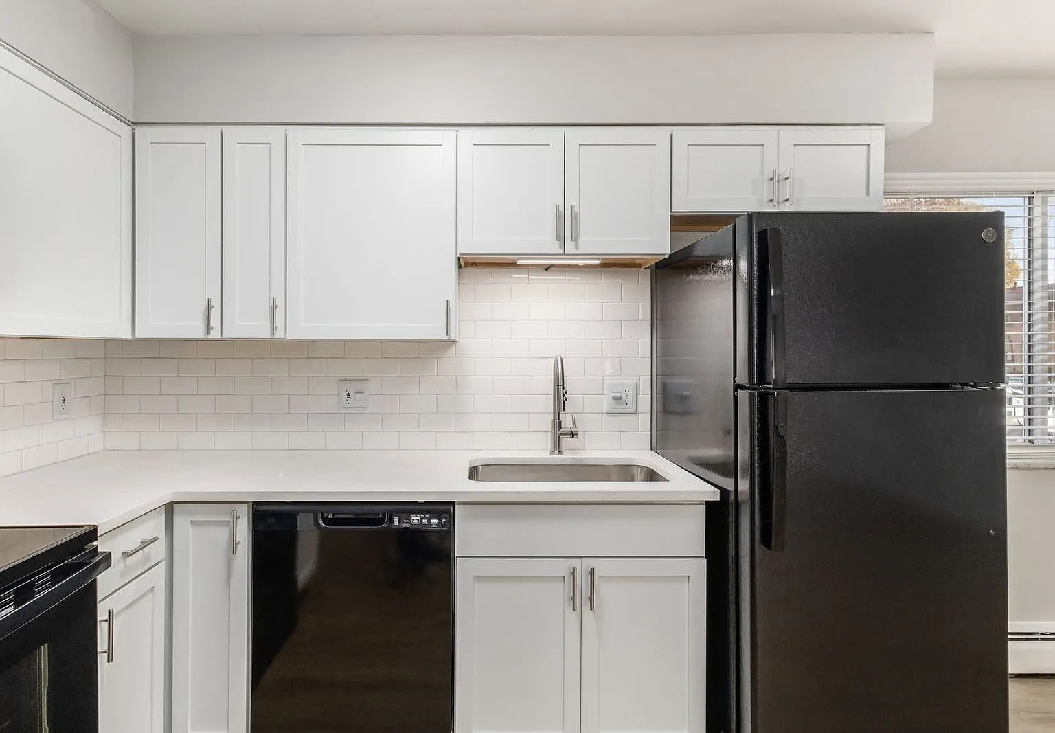 2 bed, 1.0 bath, $1,199 — Photo 2