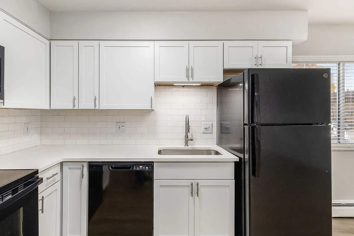 Building Photo - 639 Riverview Dr #9