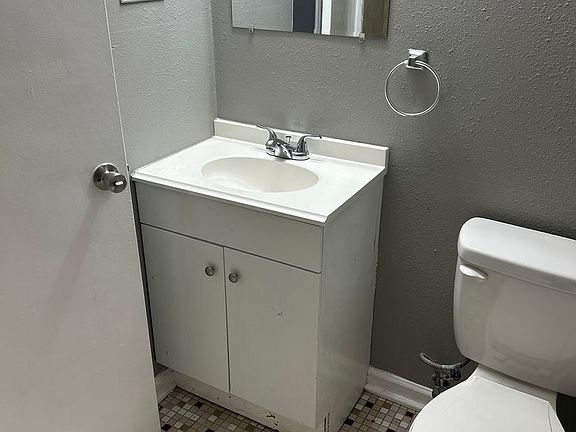 5th image of 1034 Forest Ct APT 3