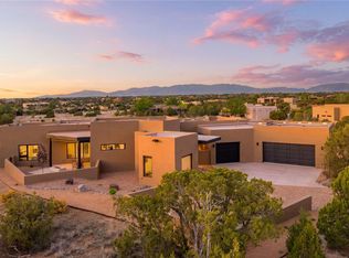 135 Paseo Aragon, Santa Fe, NM 87506