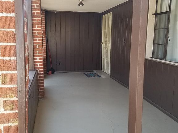 Extra living space outdoors w/covered patio