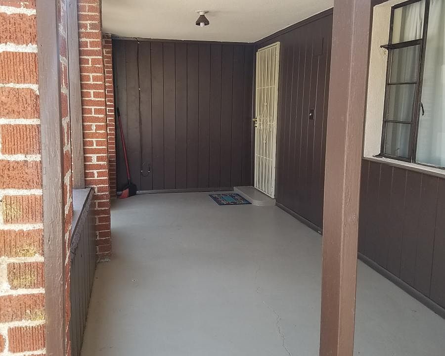 Extra living space outdoors w/covered patio