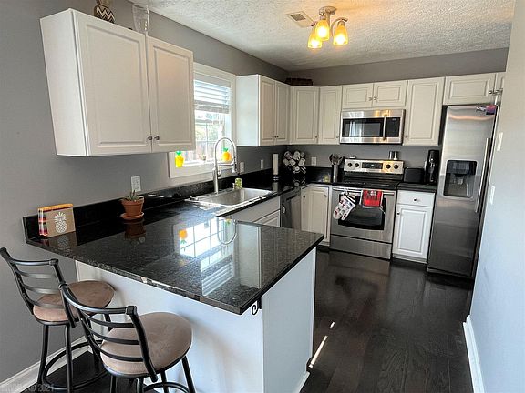2nd image of 115 Gold Leaf Dr