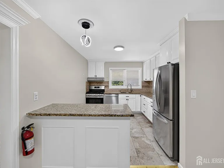 42A Woodedge Ave #8 — Photo 4