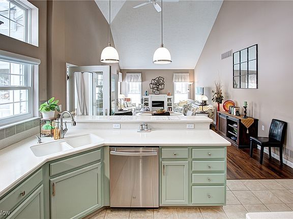 5th image of 455 Edge Park Ln